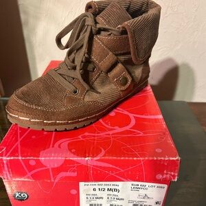 Women’s Brown K9 Lenny Shoes in Size 6.5
